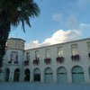 Mairie des Sables d'olonne en habit d'automne