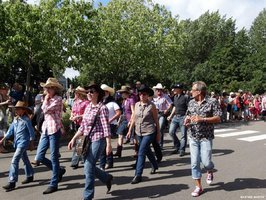 Un peu de country à la cavalcade castelolonnaise 2014