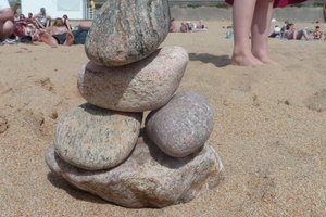 Cairns sur la plage du tanchet du château d'olonne