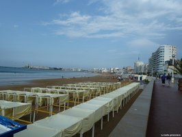 Le Remblai (les sables d'Olonne) - Poème de Simone le VAILLANT