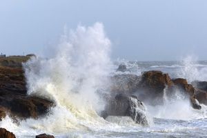 Vagues au puits d'enfer et sur le remblai des Sables