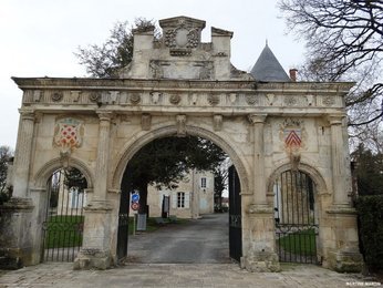 Le château de Surgères (17)